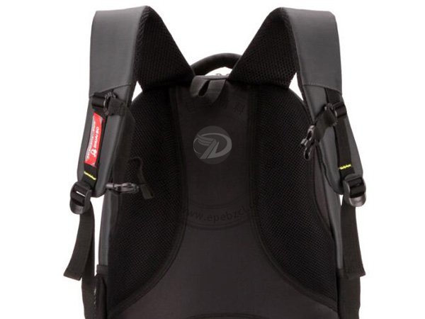 �������p������b����